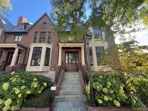 297 W Brown St, Birmingham, MI 48009