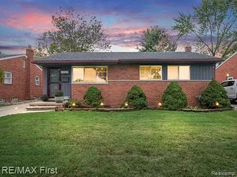 20924 Saint Gertrude St, Saint Clair Shores, MI 48081