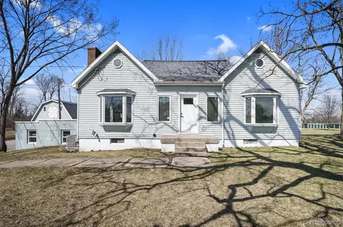 1449 E Maple Ave, Burton, MI 48529