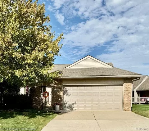 159 Addison Cir, Fowlerville, MI 48836