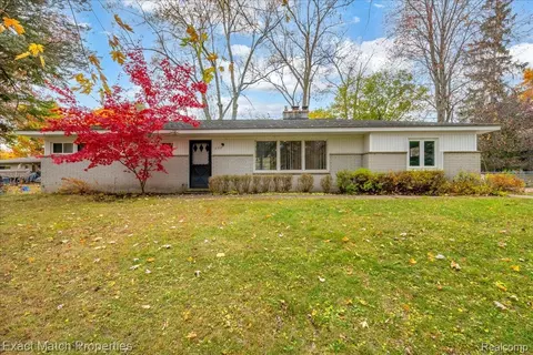 290 Evanston St, Waterford, MI 48327