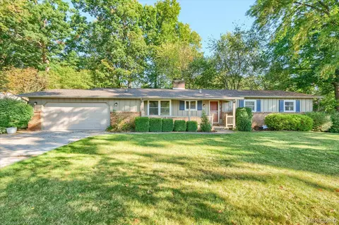 2441 Pollock Rd, Grand Blanc, MI 48439