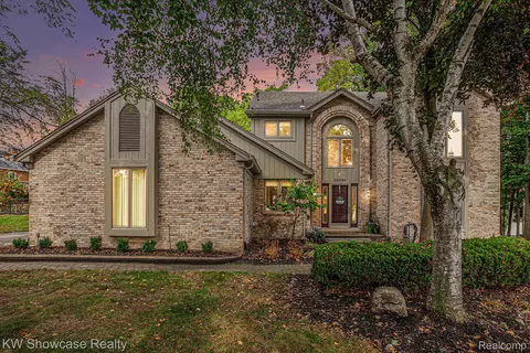 36896 Chesapeake Rd, Farmington Hills, MI 48335
