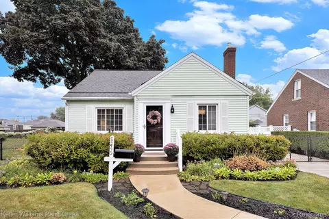 8245 Canal Rd, Utica, MI 48317