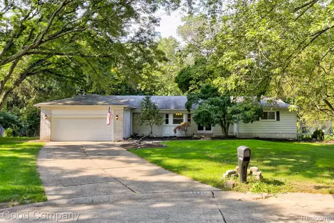 25337 Briarwyke Dr, Farmington, MI 48336