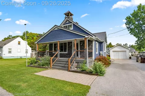 1032 Washington Ave, Bedford, MI 48182