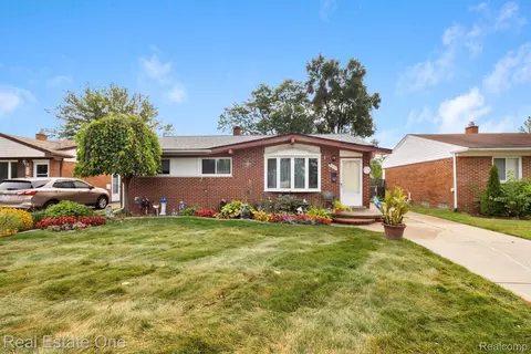 32111 Birchwood Ave, Westland, MI 48186