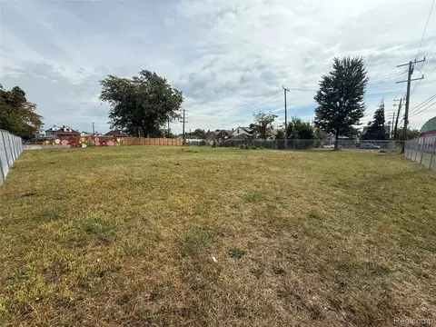 2940 Lawley St, Hamtramck, MI 48212
