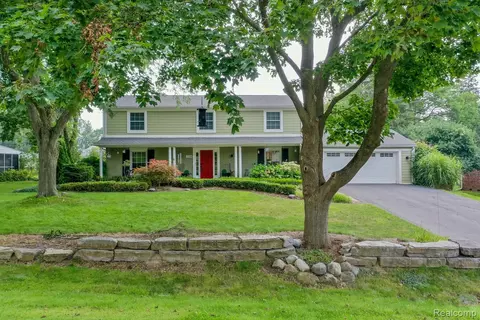 1651 Hoit Tower Dr, Bloomfield Township, MI 48302