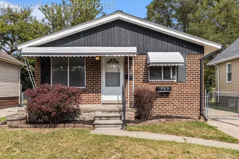 751 E Maxlow Ave, Hazel Park, MI 48030
