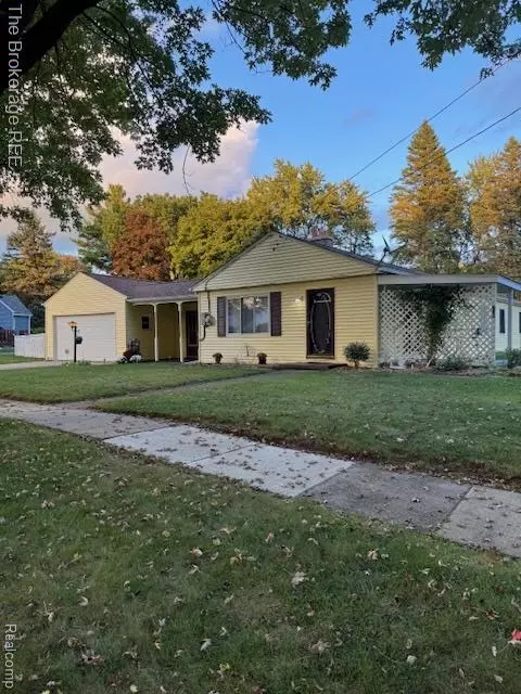 718 N Lapeer St, Davison, MI 48423