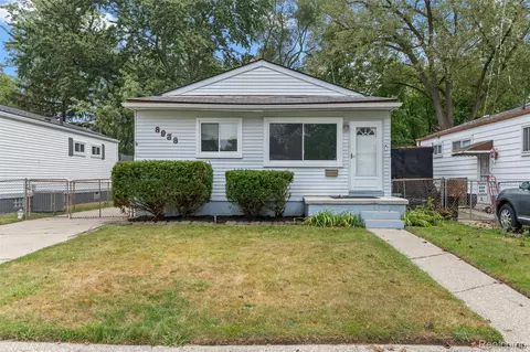 8938 Hugh St, Livonia, MI 48150