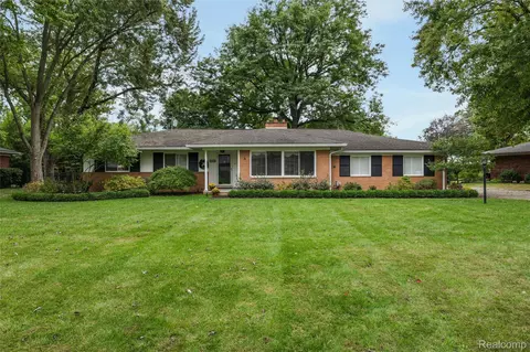 31698 Southview St, Beverly Hills, MI 48025
