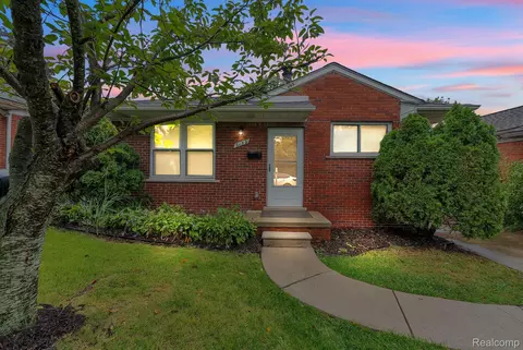 6159 N Highland St, Dearborn Heights, MI 48127