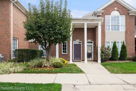 45760 Warwick Dr, Macomb, MI 48044