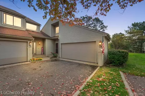 733 Hamilton Ct, Rochester Hills, MI 48307