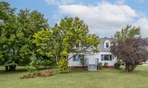 2028 Kochville Rd, Saginaw, MI 48604