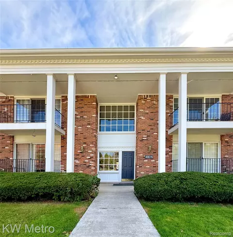 480 Fox Hills Dr N #6, Bloomfield Hills, MI 48304