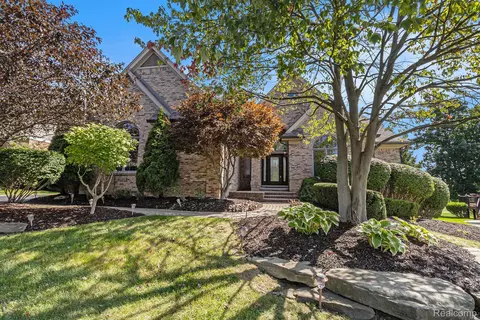 6847 Oakhurst Ridge Rd, Independence, MI 48348
