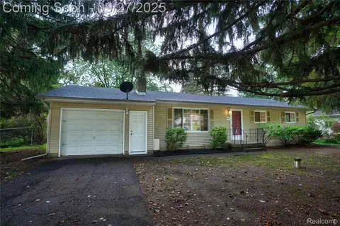 2461 Meadowbrook Ln, Clio, MI 48420