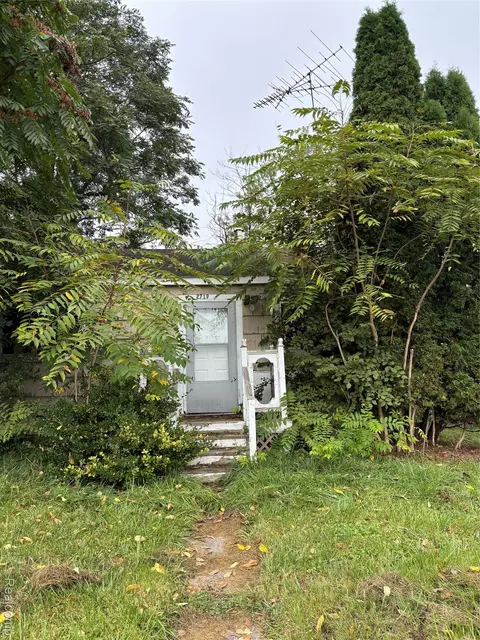 2719 Branch Rd, Flint, MI 48506