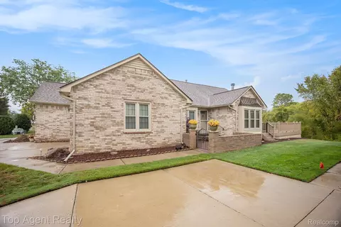 43378 Riverbend Blvd, Clinton Township, MI 48038