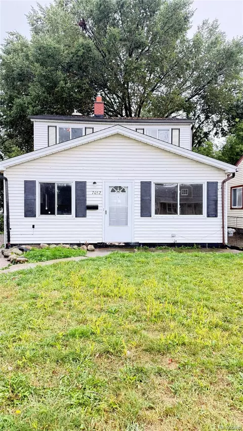 7052 Toepfer Rd, Warren, MI 48091