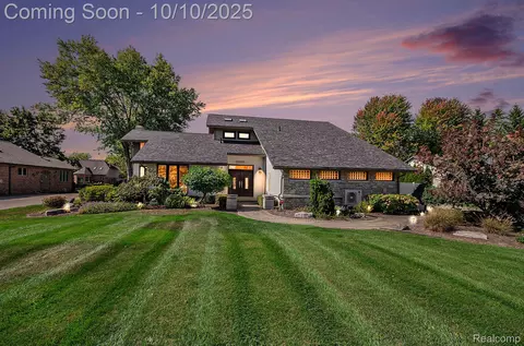 55333 Jewell Rd, Shelby Township, MI 48315