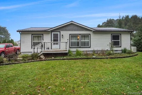 9445 E Lehring Rd, Burns, MI 48429