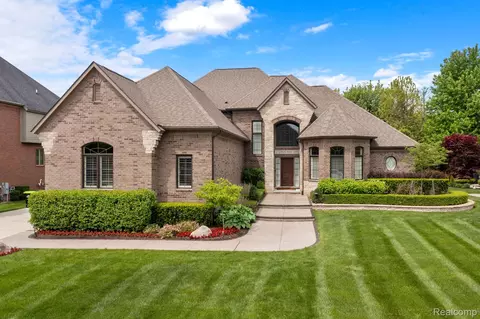 61723 W Point Dr, Washington, MI 48094