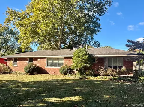 51281 Shelby Rd, Shelby Township, MI 48316