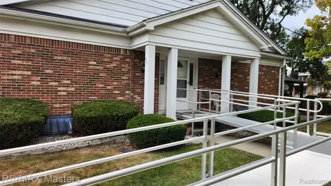 4641 Leisure Ln, Trenton, MI 48183
