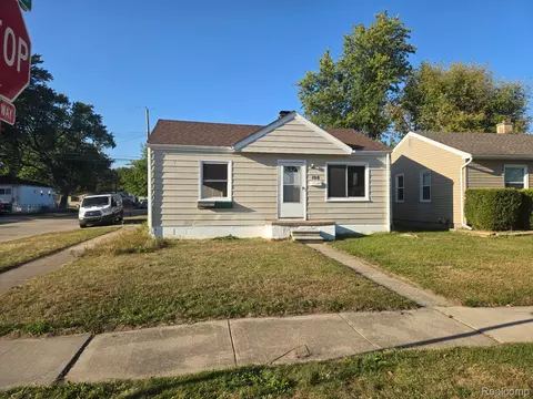 108 W Kalama Ave, Madison Heights, MI 48071