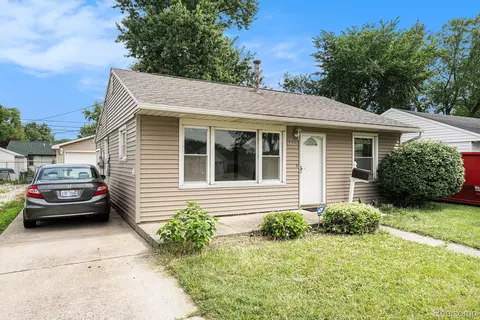 940 Mace Ave, Madison Heights, MI 48071