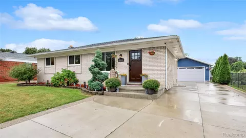40444 Harmon Dr, Sterling Heights, MI 48310