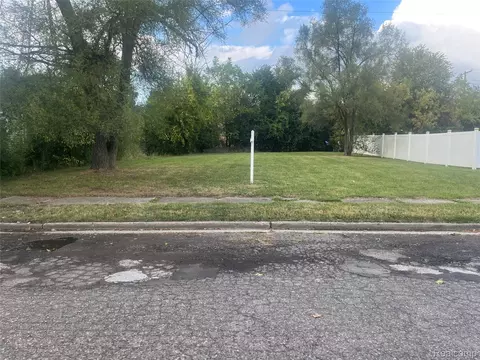 598 Montana Ave, Pontiac, MI 48341