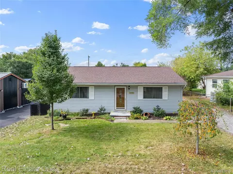 5276 Ethel Blvd, Brighton, MI 48116