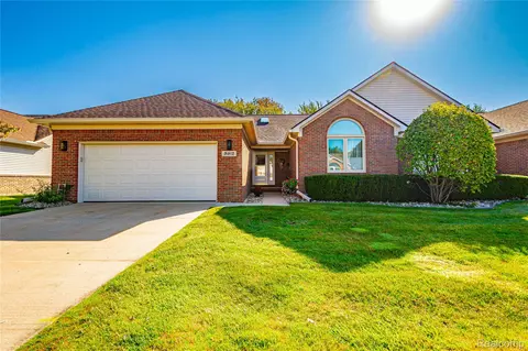 582 Snowbird Circle E Cir E, St. Clair, MI 48079
