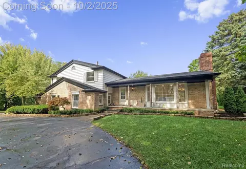 136 Belroi Pl, Bloomfield Hills, MI 48304