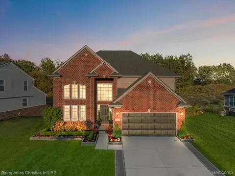 24910 Thurber Trl, South Lyon, MI 48178
