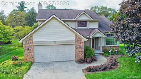 90 Crescent Hill Dr, Ortonville, MI 48462