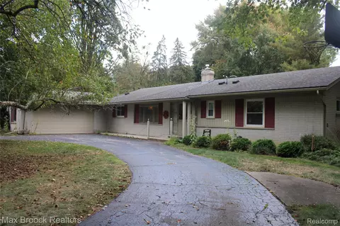 423 Dalebrook Ln, Bloomfield Hills, MI 48301