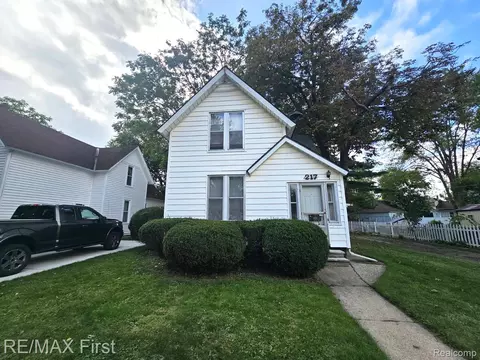 217 Jones St, Mount Clemens, MI 48043