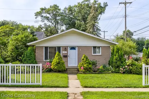 351 W Baker Ave, Clawson, MI 48017