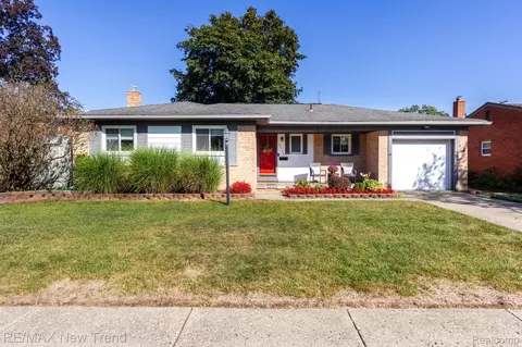 33146 Lyndon St, Livonia, MI 48154