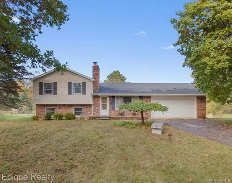 10165 Carlee June Dr, Fenton, MI 48430