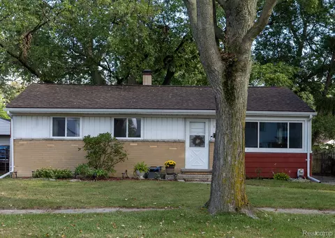 853 E Lincoln Ave, Madison Heights, MI 48071