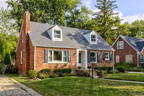 13720 Nadine St, Oak Park, MI 48237