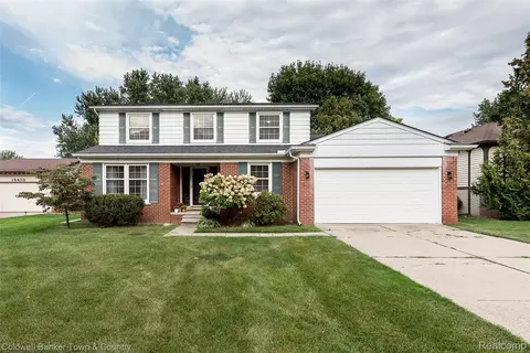 16400 Levan Rd, Livonia, MI 48154