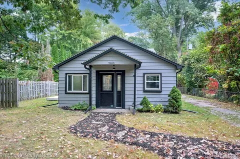 2464 Allerton Rd, Auburn Hills, MI 48326